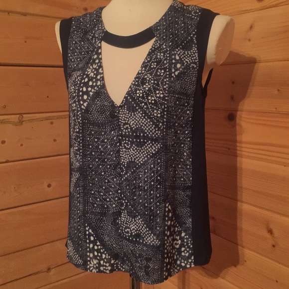 BCBGMaxAzria Tops - 5/$10 BCBG Blue Navy Blouse XS